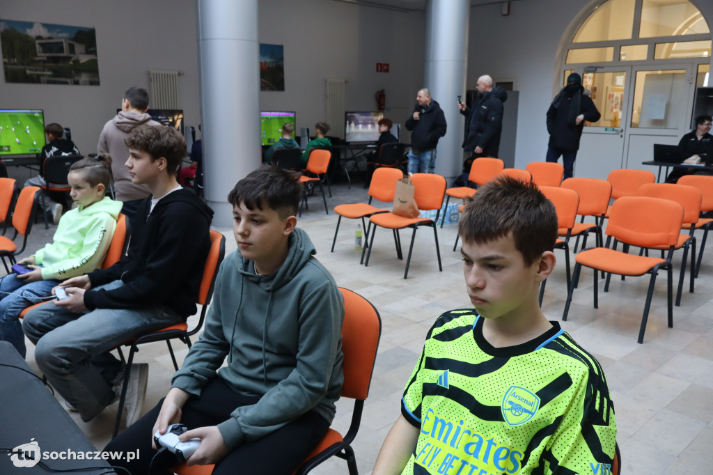 Ferie w Sochaczewie: grają w fifę, trwa turniej e-sportowy