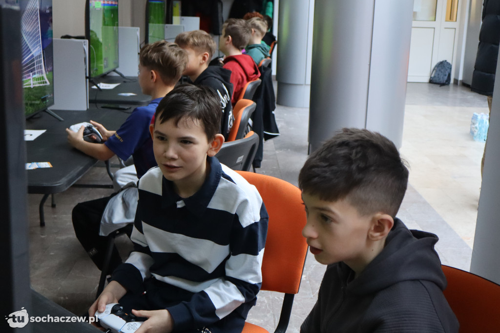 Ferie w Sochaczewie: grają w fifę, trwa turniej e-sportowy