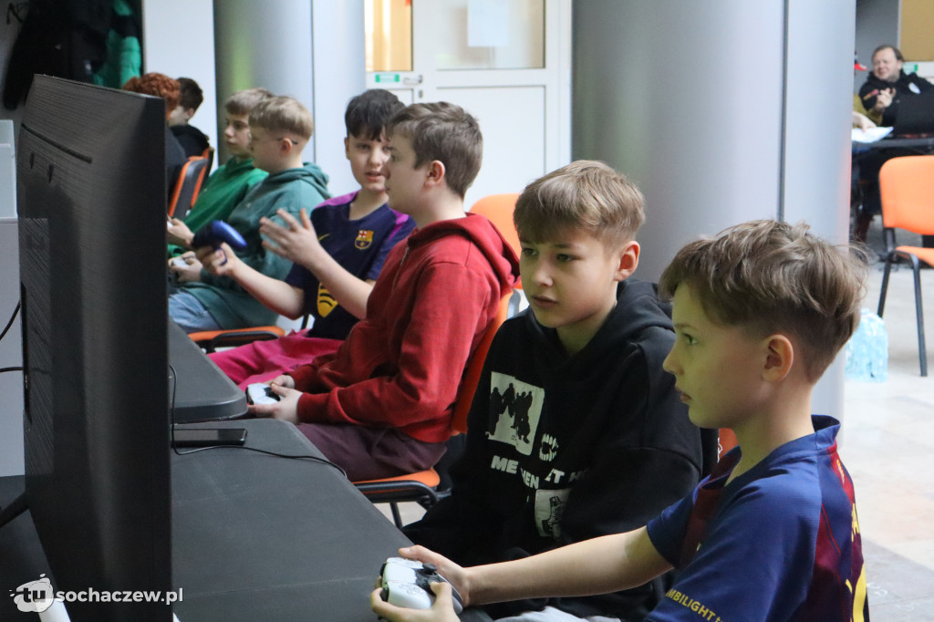 Ferie w Sochaczewie: grają w fifę, trwa turniej e-sportowy