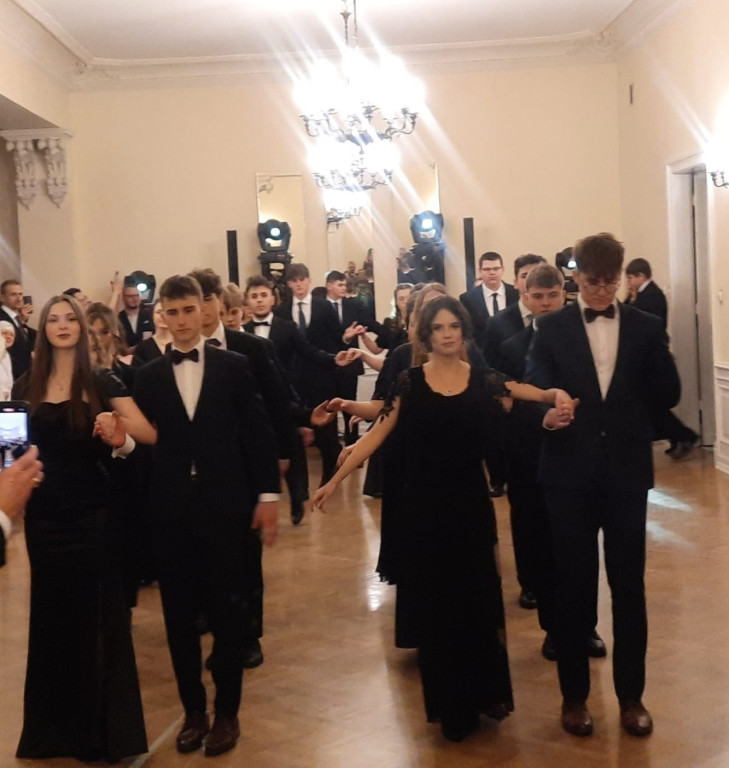 Studniówka w LO Sióstr Niepokalanek w Szymanowie