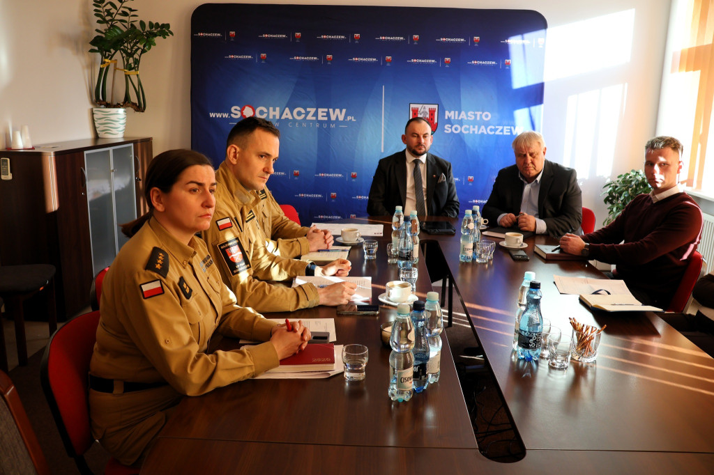 Na ratunek rybom w parkowym stawie