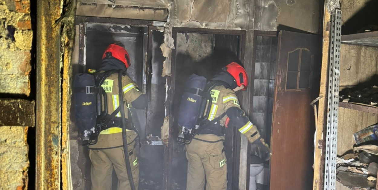 Kłęby dymu nad Sochaczewem. Pożar pustostanu przy ul. Sienkiewicza