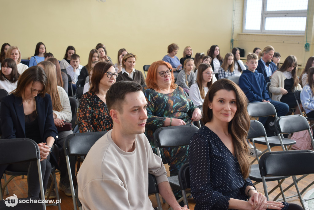 Profesor Bralczyk spotkał się z uczniami w Sochaczewie