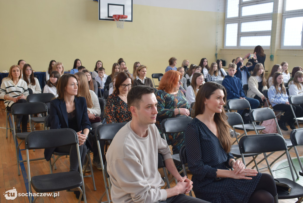 Profesor Bralczyk spotkał się z uczniami w Sochaczewie