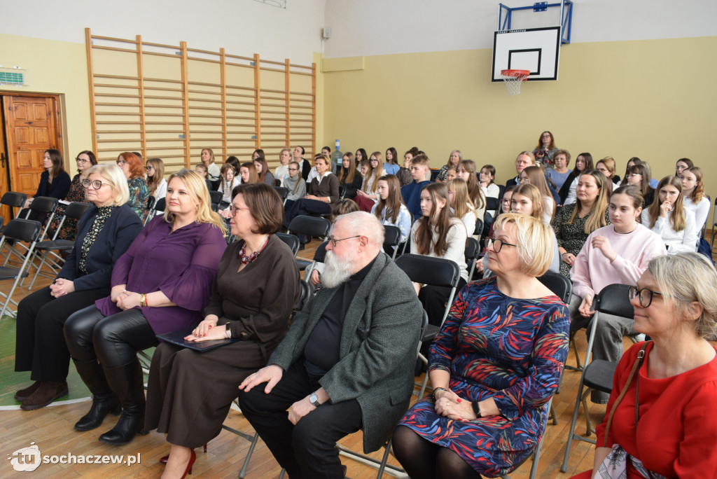 Profesor Bralczyk spotkał się z uczniami w Sochaczewie