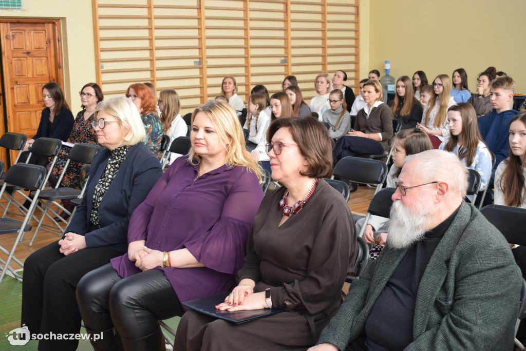 Profesor Bralczyk spotkał się z uczniami w Sochaczewie