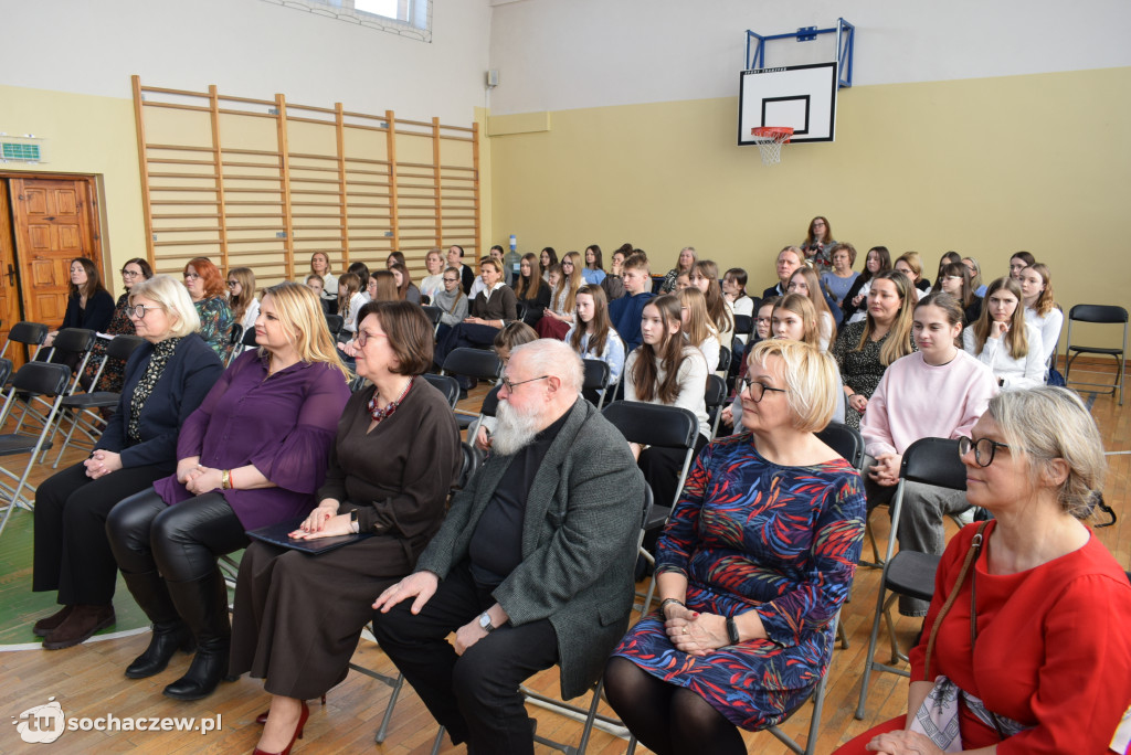 Profesor Bralczyk spotkał się z uczniami w Sochaczewie