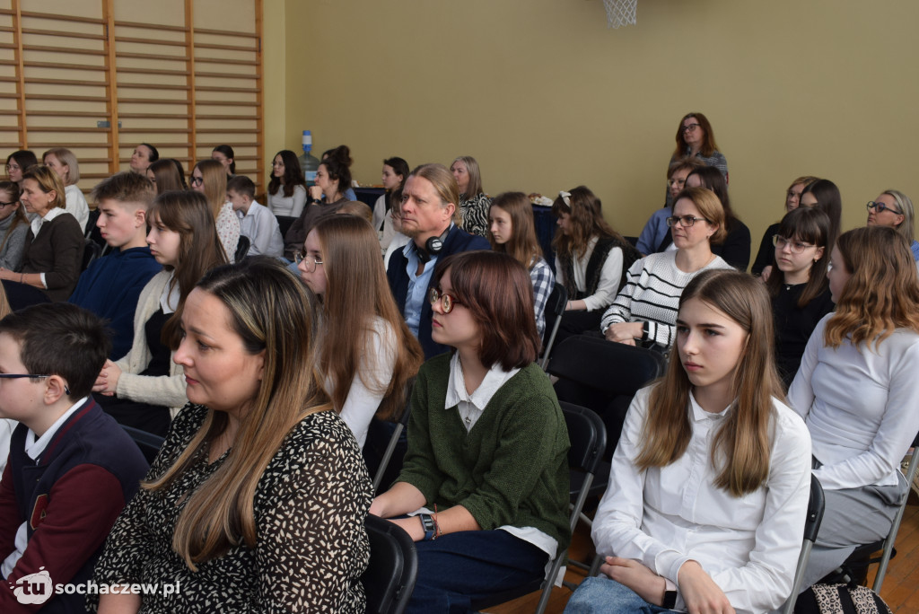 Profesor Bralczyk spotkał się z uczniami w Sochaczewie