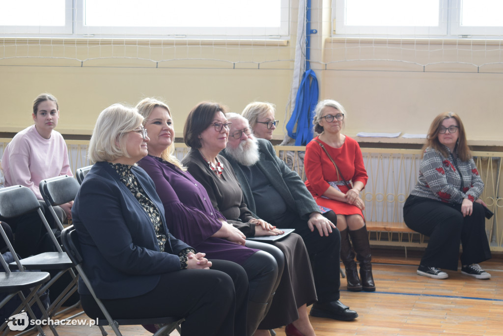 Profesor Bralczyk spotkał się z uczniami w Sochaczewie