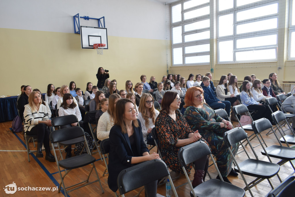 Profesor Bralczyk spotkał się z uczniami w Sochaczewie