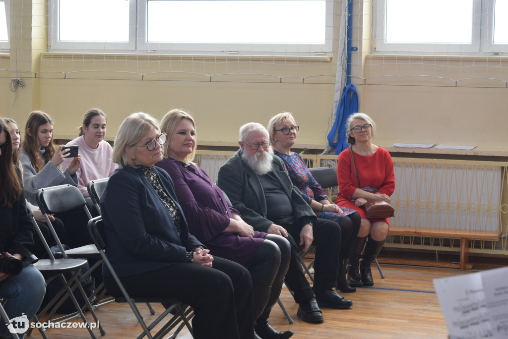 Profesor Bralczyk spotkał się z uczniami w Sochaczewie