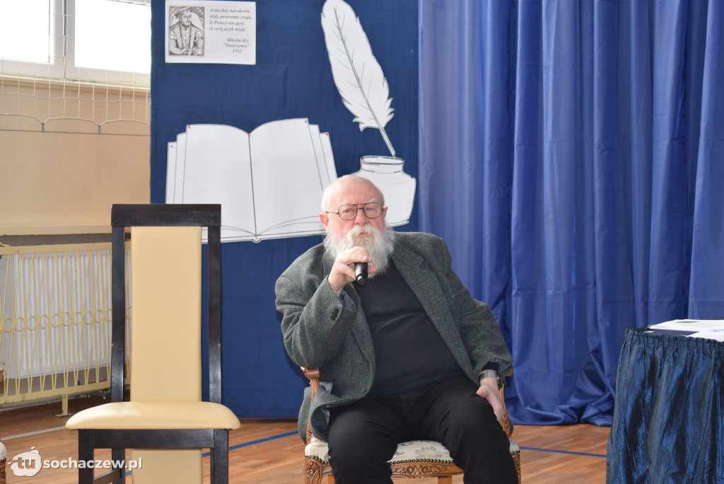 Profesor Bralczyk spotkał się z uczniami w Sochaczewie