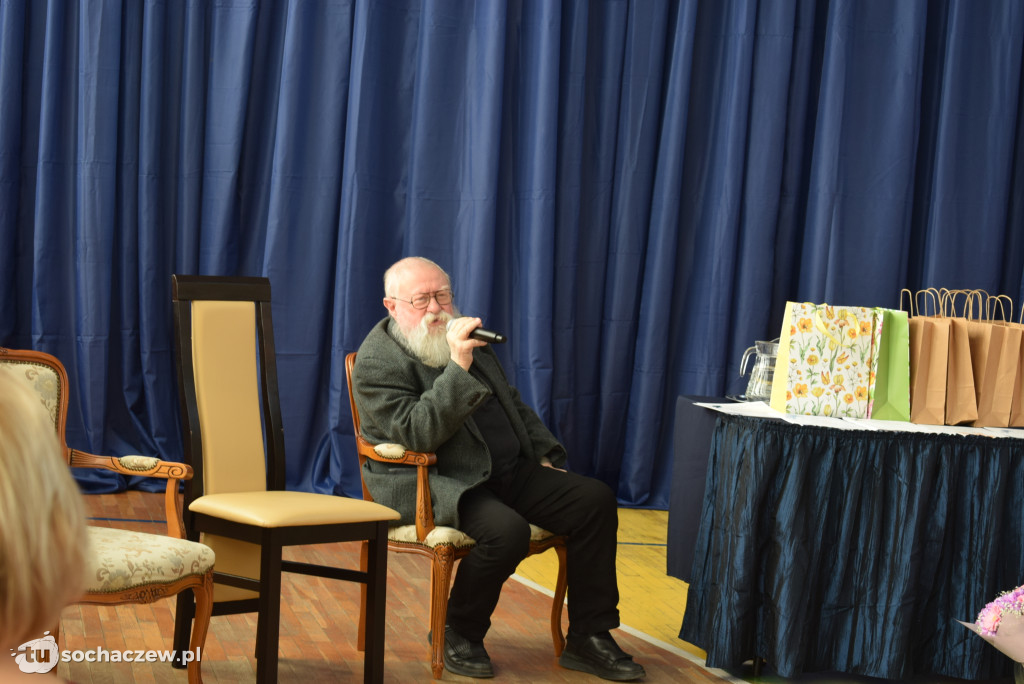 Profesor Bralczyk spotkał się z uczniami w Sochaczewie