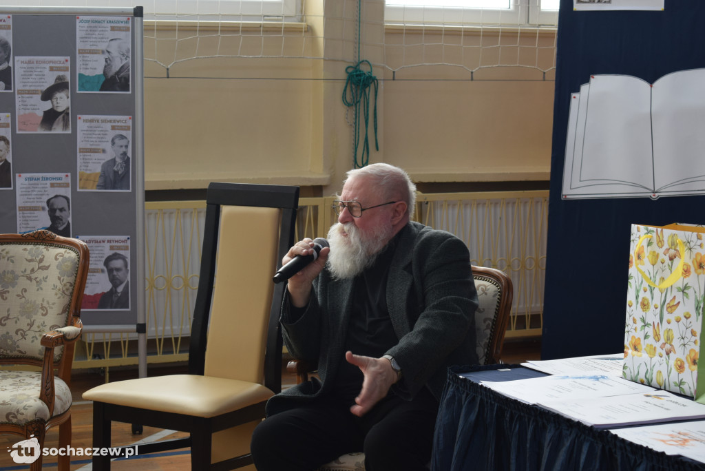 Profesor Bralczyk spotkał się z uczniami w Sochaczewie