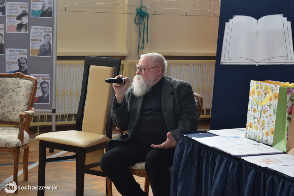 Profesor Bralczyk spotkał się z uczniami w Sochaczewie