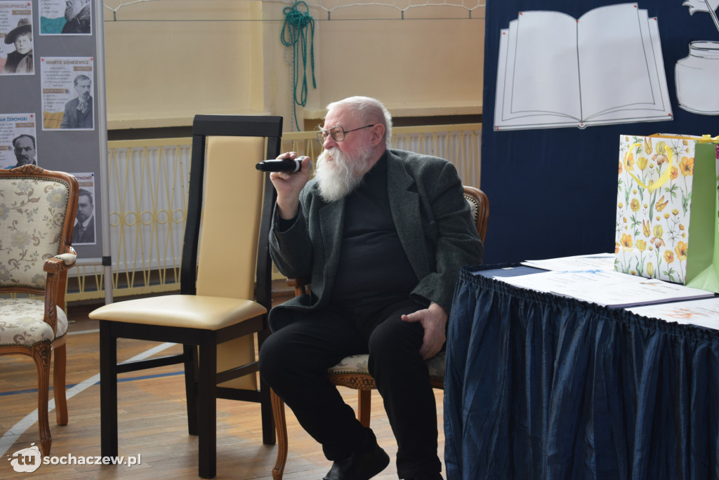 Profesor Bralczyk spotkał się z uczniami w Sochaczewie