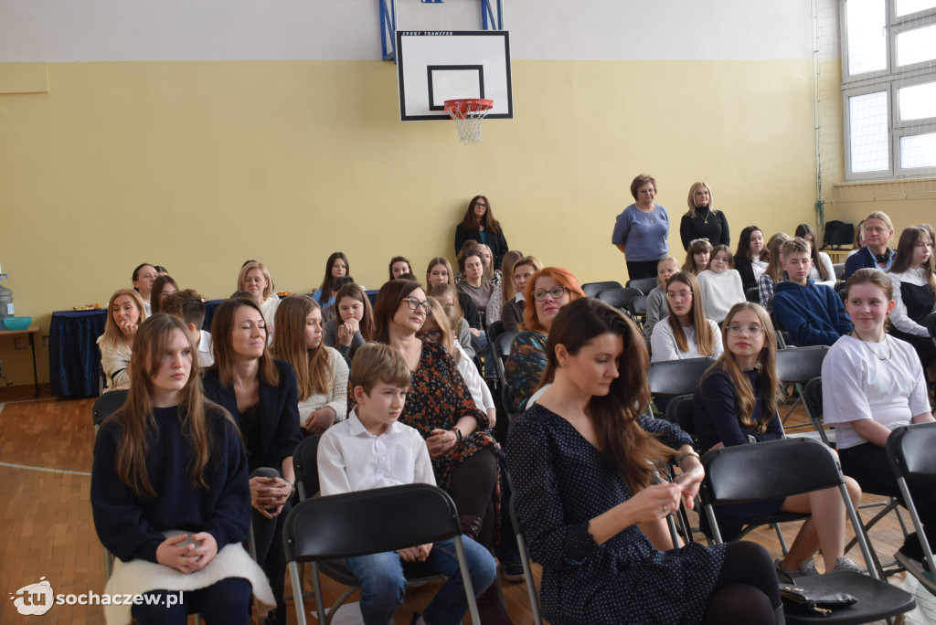 Profesor Bralczyk spotkał się z uczniami w Sochaczewie