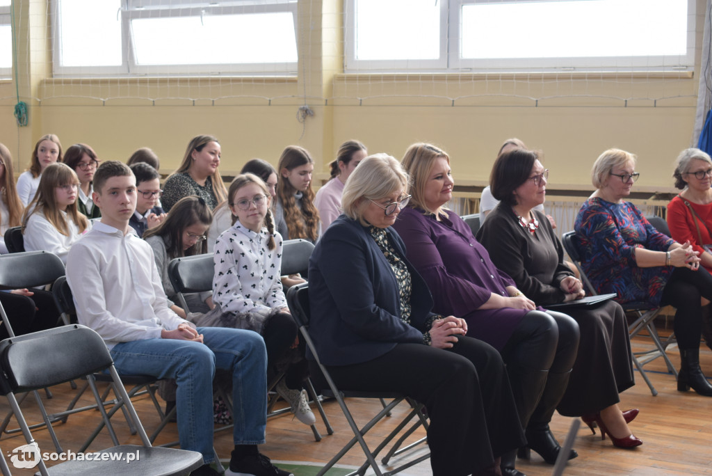 Profesor Bralczyk spotkał się z uczniami w Sochaczewie