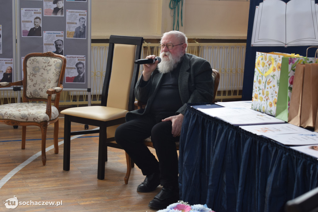 Profesor Bralczyk spotkał się z uczniami w Sochaczewie