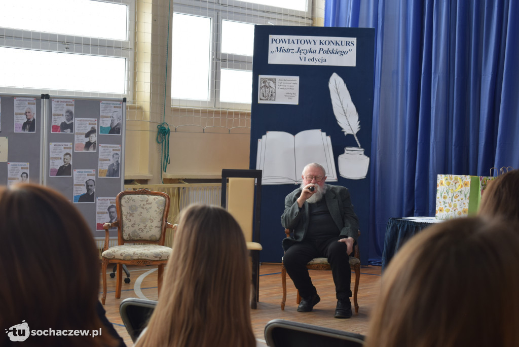 Profesor Bralczyk spotkał się z uczniami w Sochaczewie