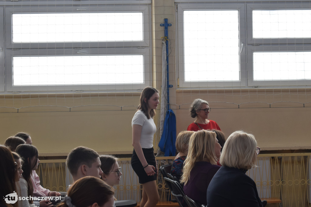 Profesor Bralczyk spotkał się z uczniami w Sochaczewie