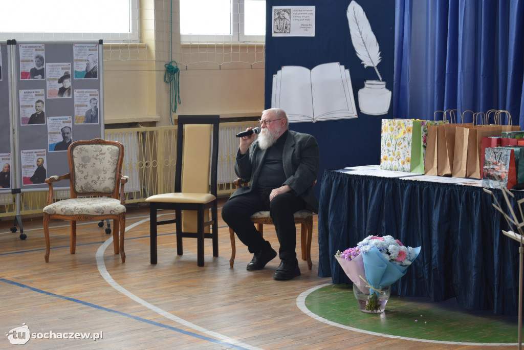 Profesor Bralczyk spotkał się z uczniami w Sochaczewie