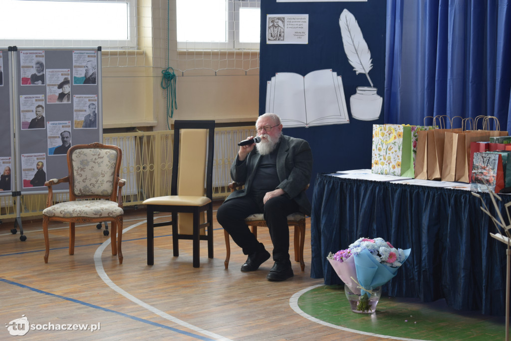 Profesor Bralczyk spotkał się z uczniami w Sochaczewie