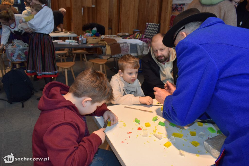 Folklor zagościł w Żelazowej Woli