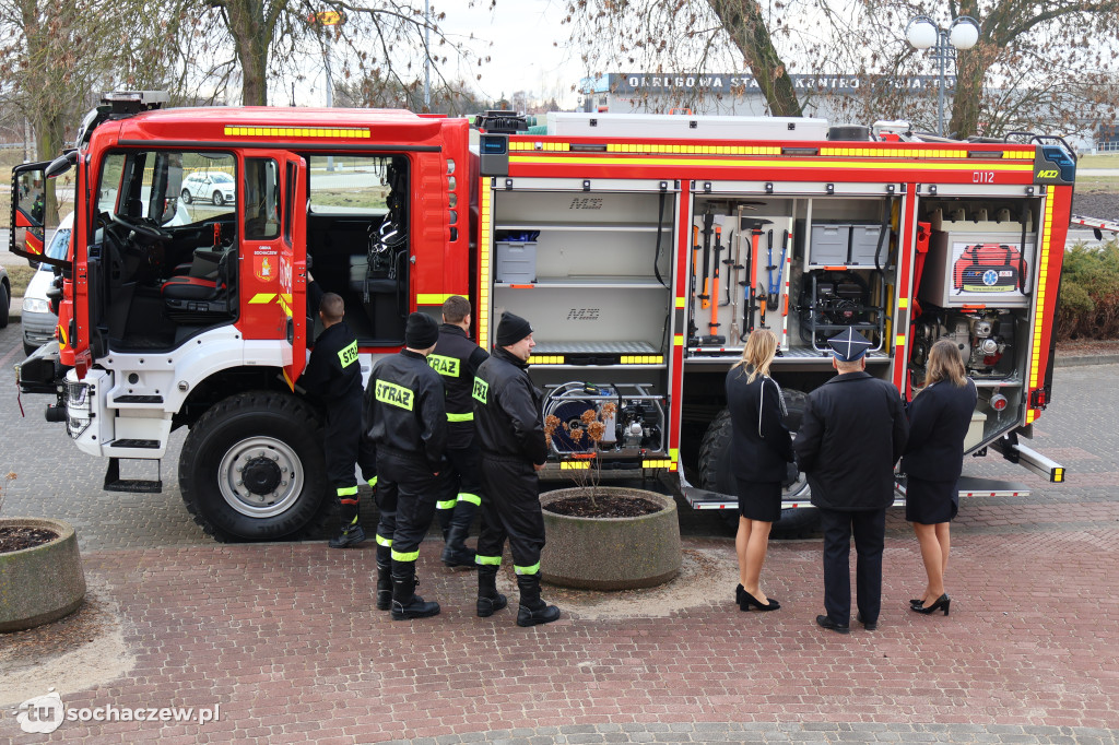 Wozem strażackim na sesję