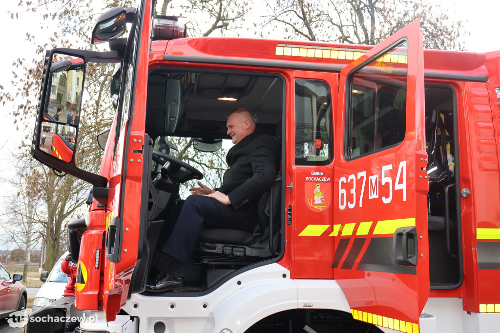 Wozem strażackim na sesję