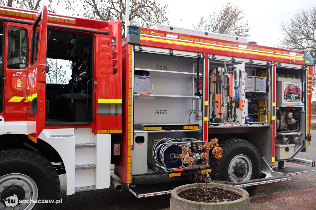 Wozem strażackim na sesję