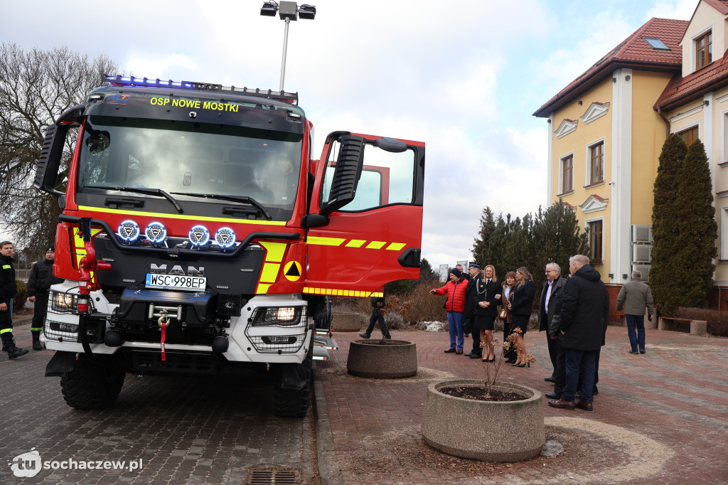 Wozem strażackim na sesję
