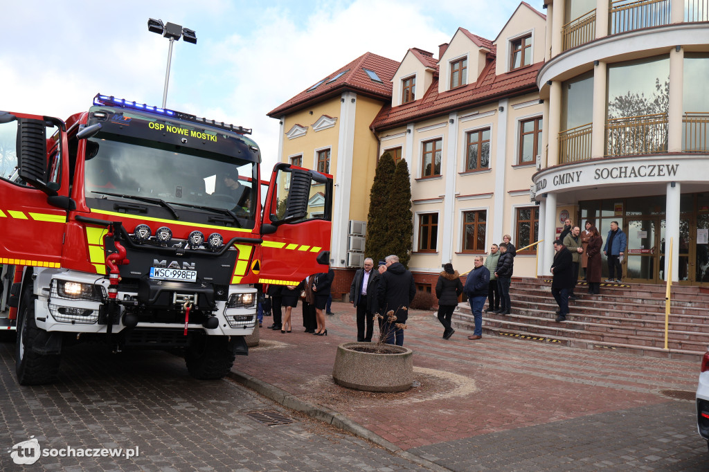 Wozem strażackim na sesję