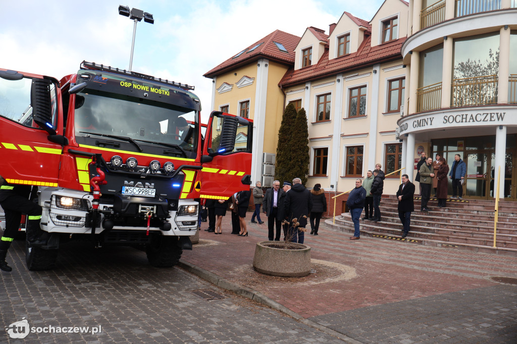 Wozem strażackim na sesję