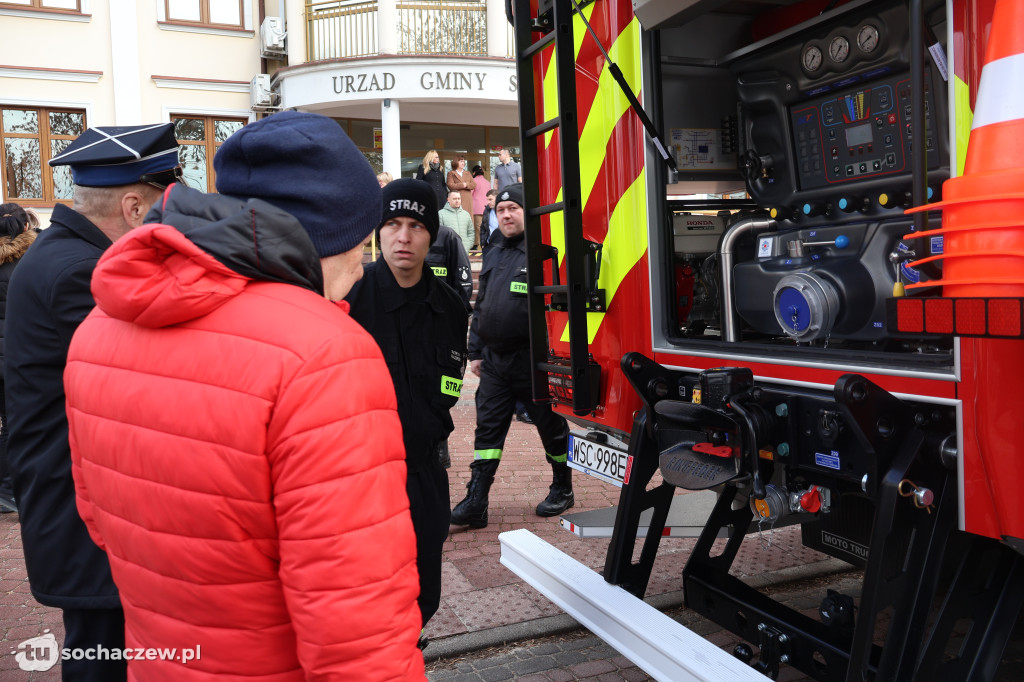 Wozem strażackim na sesję