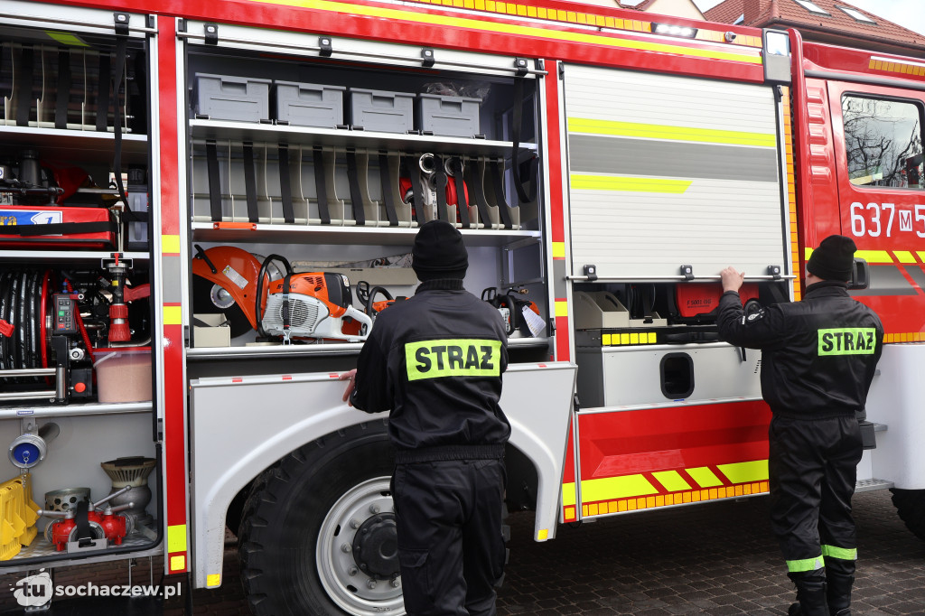 Wozem strażackim na sesję