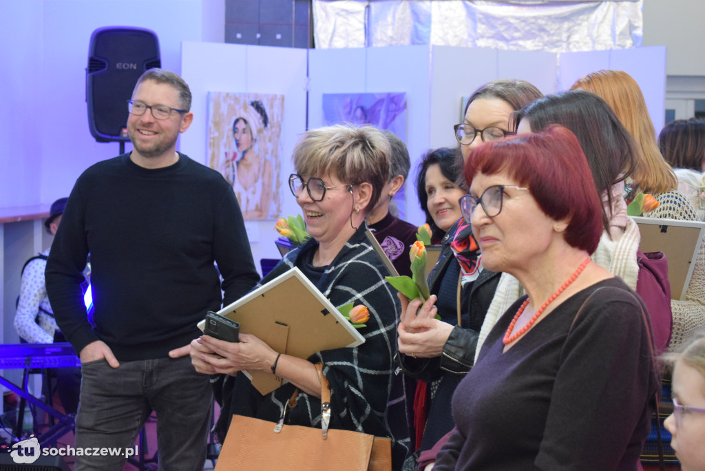 Chodaków: kobieta w piosence Mieczysława Fogga