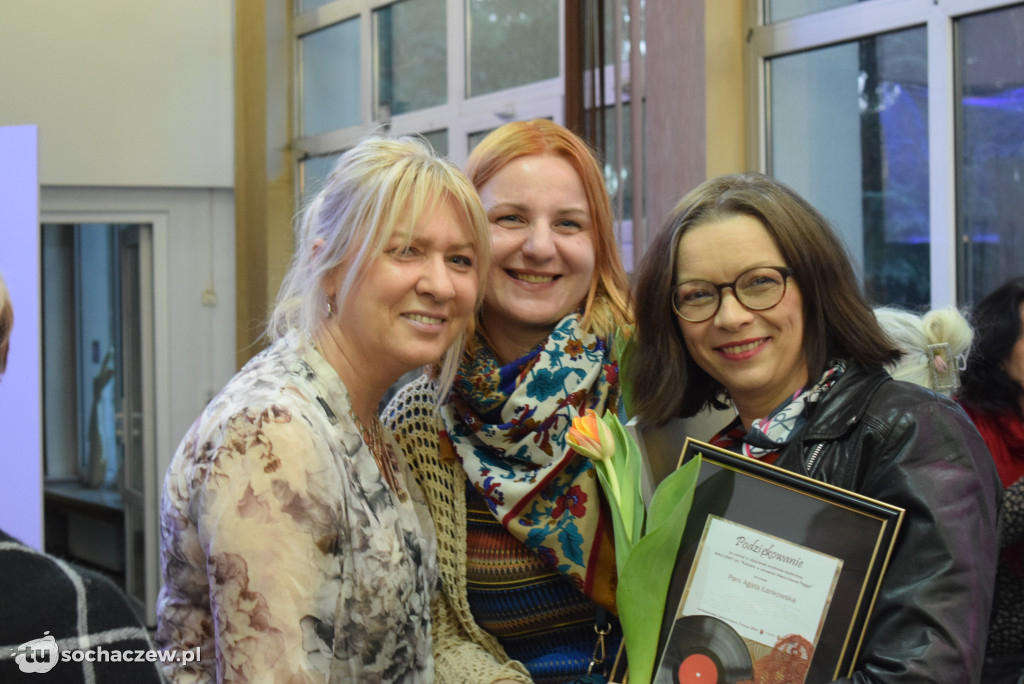 Chodaków: kobieta w piosence Mieczysława Fogga