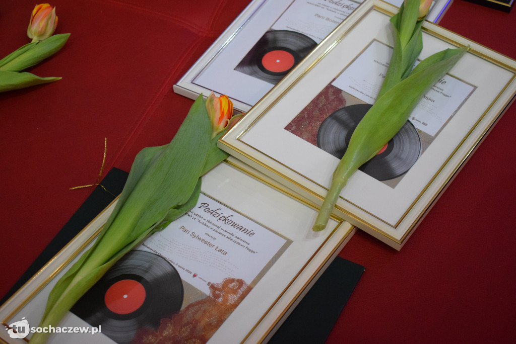 Chodaków: kobieta w piosence Mieczysława Fogga