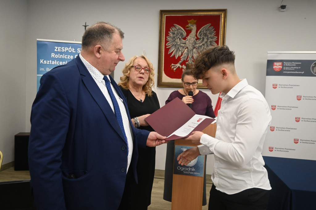 Stypendia starosty rozdane