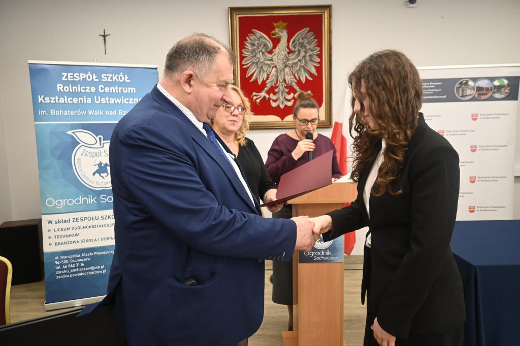 Stypendia starosty rozdane