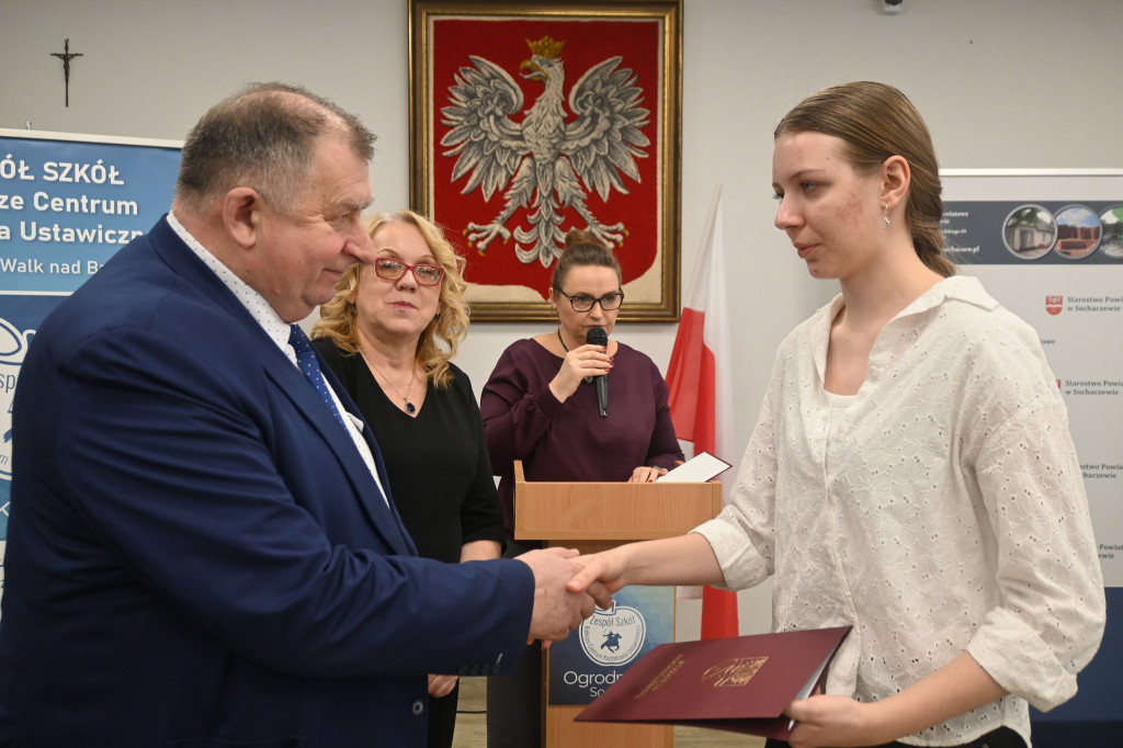 Stypendia starosty rozdane