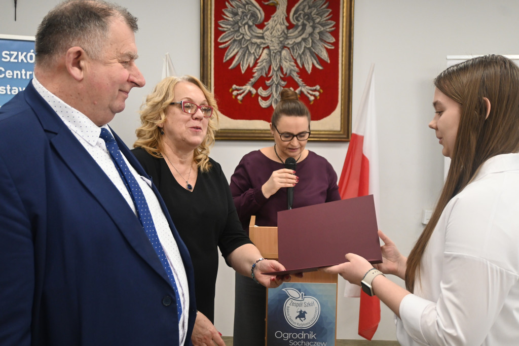 Stypendia starosty rozdane