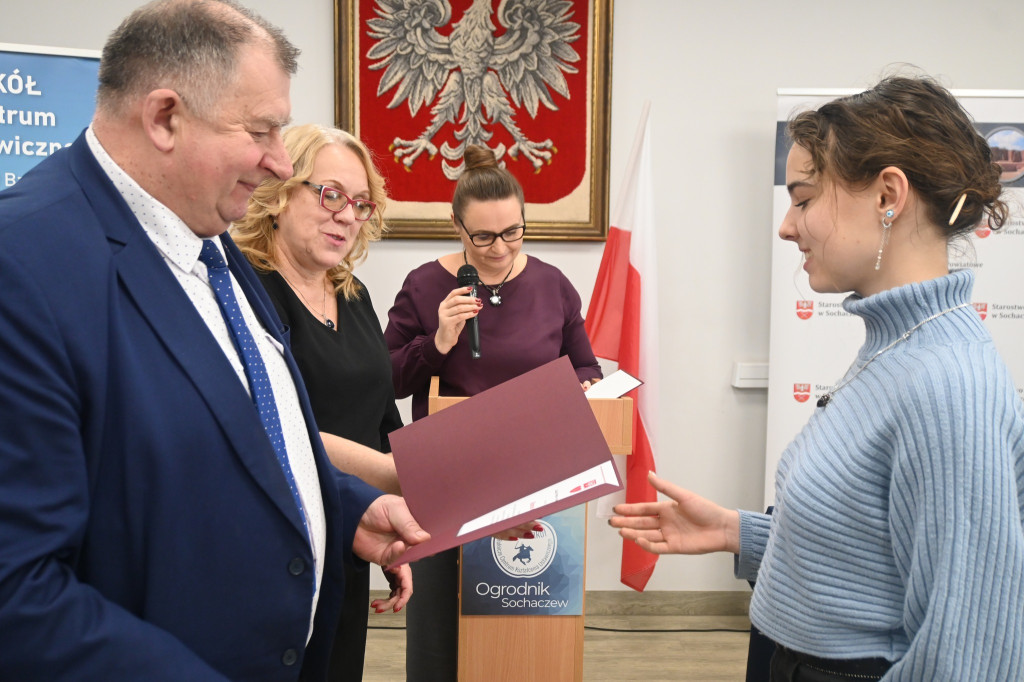 Stypendia starosty rozdane