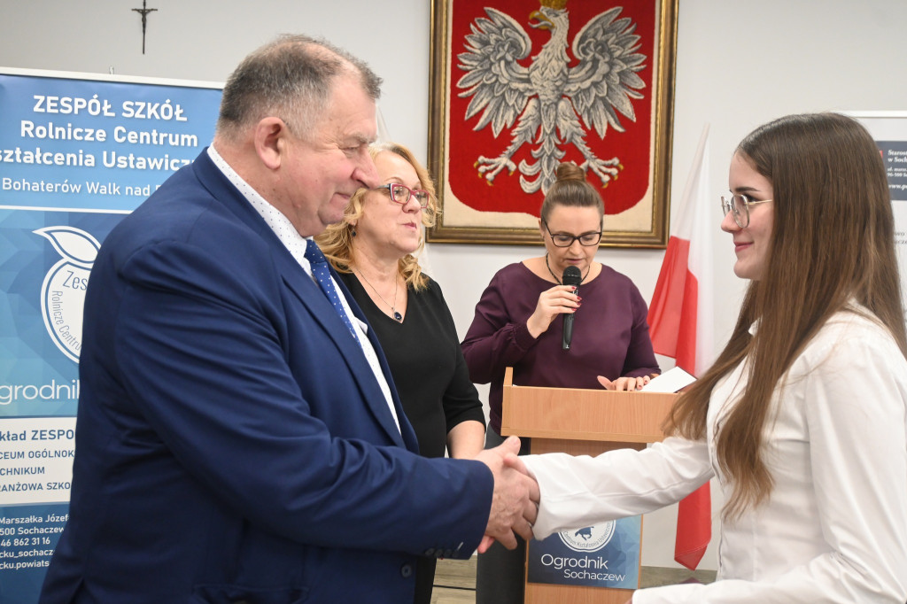 Stypendia starosty rozdane