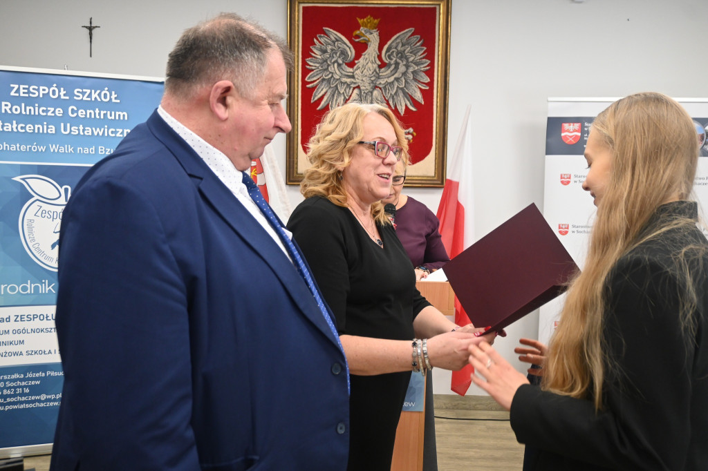 Stypendia starosty rozdane