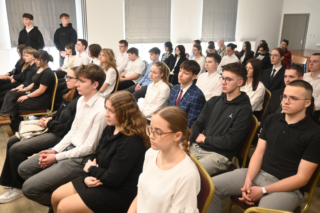 Stypendia starosty rozdane