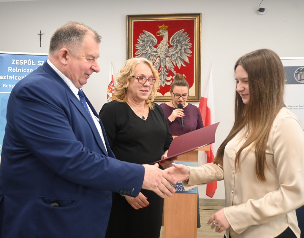 Stypendia starosty rozdane