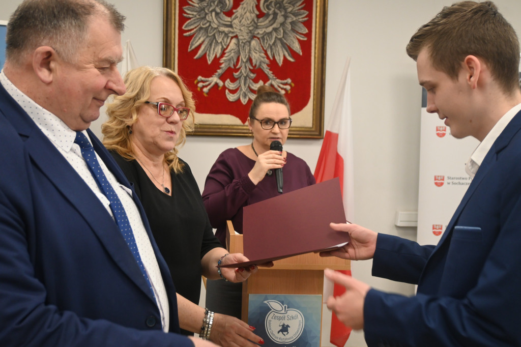 Stypendia starosty rozdane