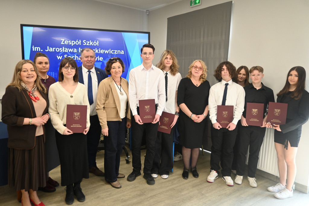 Stypendia starosty rozdane